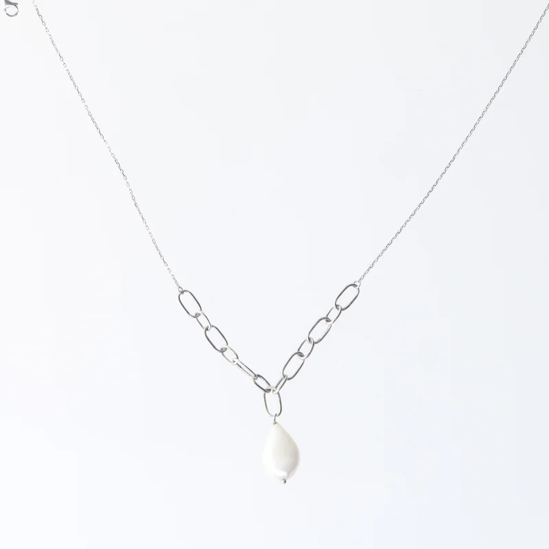 Perlehalskæde med sølvkæde (str. 45,5 cm)