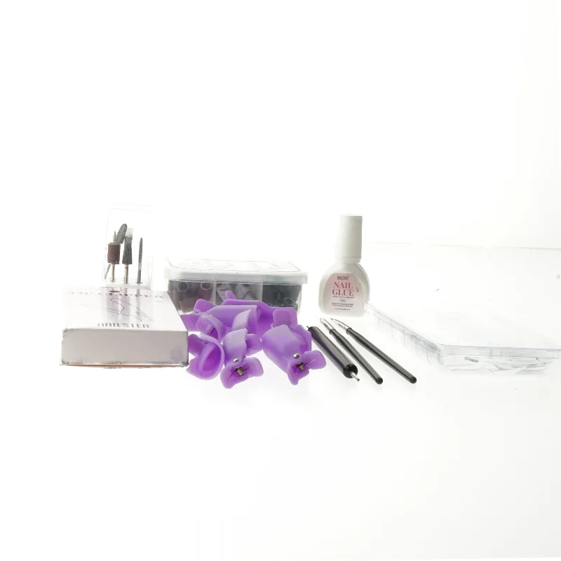 Neglesæt med tipklipper og værktøj