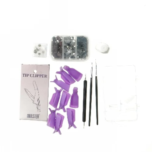 Neglesæt med tipklipper og værktøj