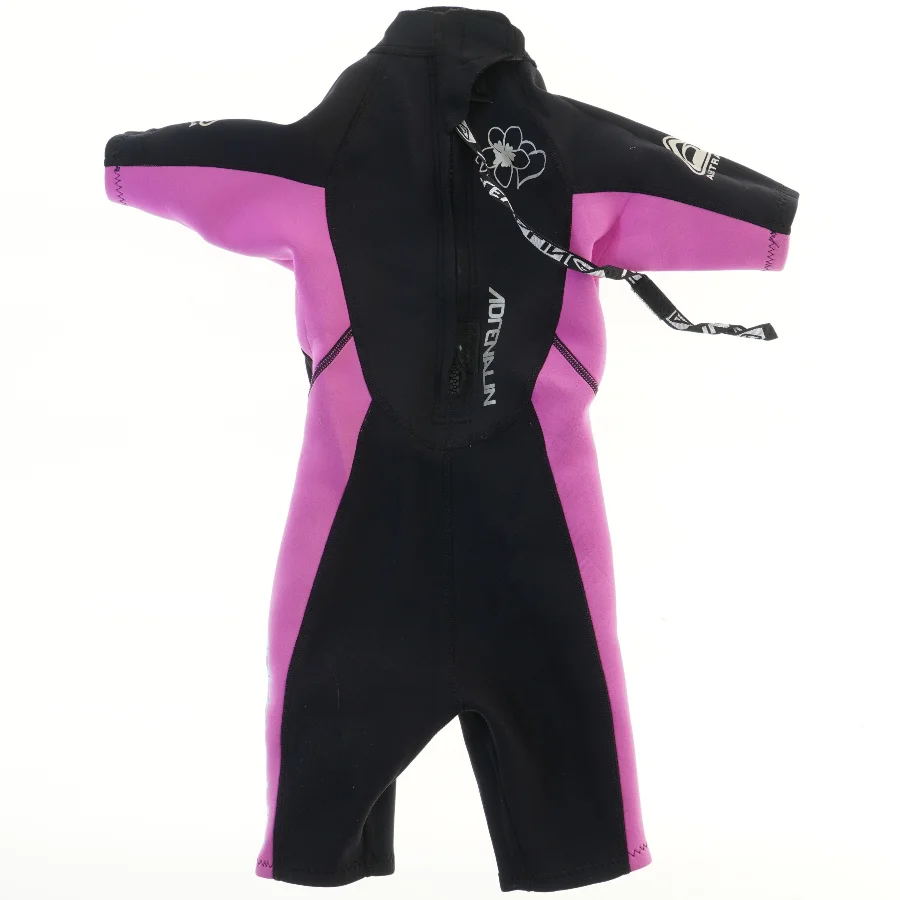 Kort våddragt fra Adrenalin (str. 128)