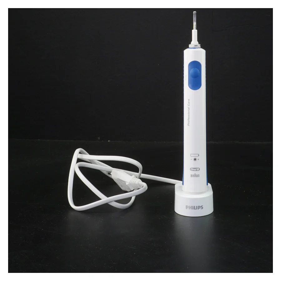 Elektrisk tandbørste med oplader fra Oral-b (str. 19,5 cm)