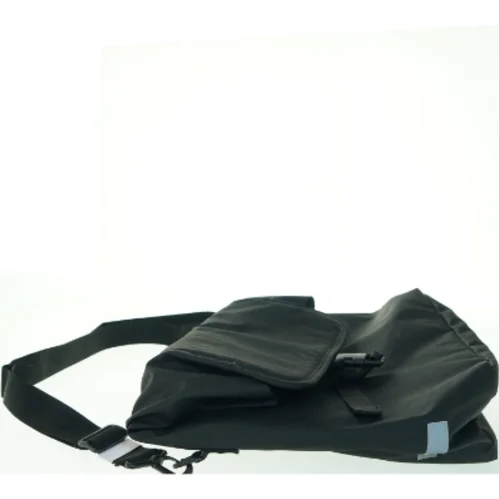 Skuldertaske i sort (str. 36 x 42 cm)