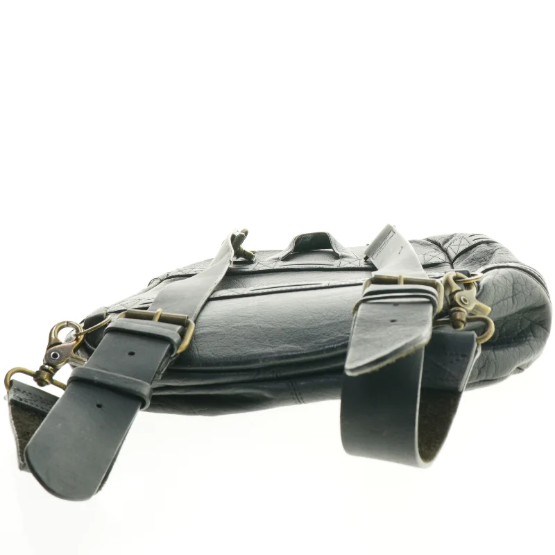 Sort rygsæk i læder fra Motorius (str. 51 x 38 cm)