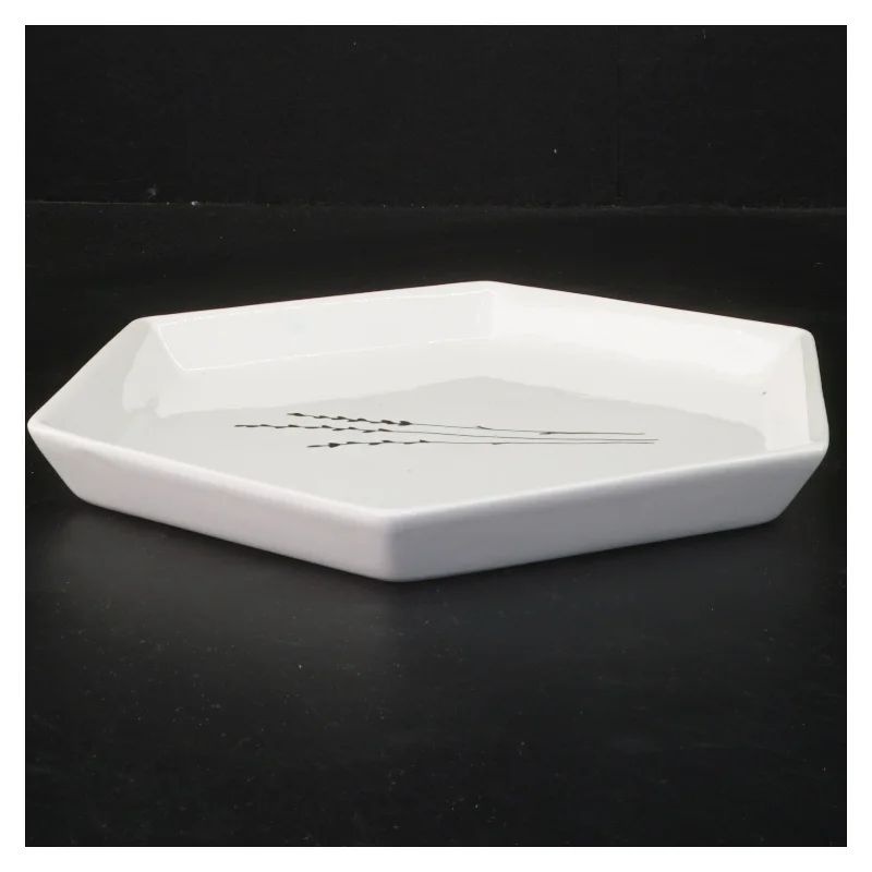 Sekskantet serveringsfad fra Søstrene Grene (str. 23 cm)