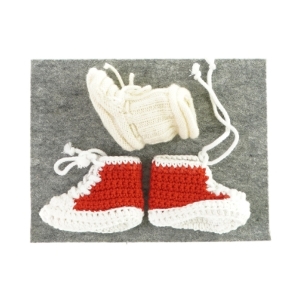 Strikkede børnesko fra Ukendt