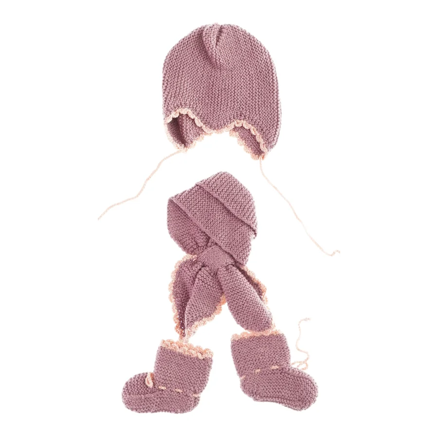 Strikket sæt med hue, halstørklæde og strømper fra Ukendt