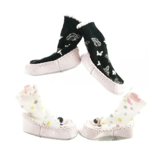 Babysko fra H&M (str. 16-17)