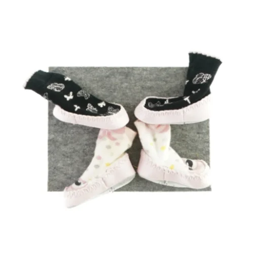 Babysko fra H&M (str. 16-17)