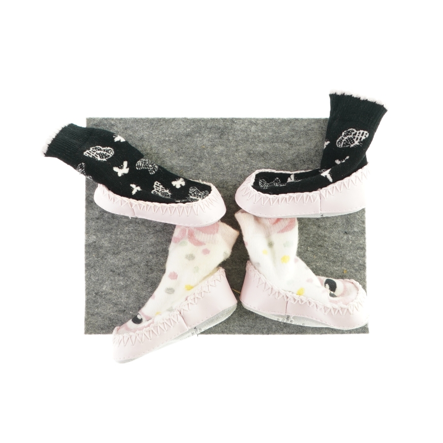 Babysko fra H&M (str. 16-17)