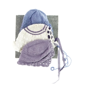 Strikkede babyhuer fra Ukendt