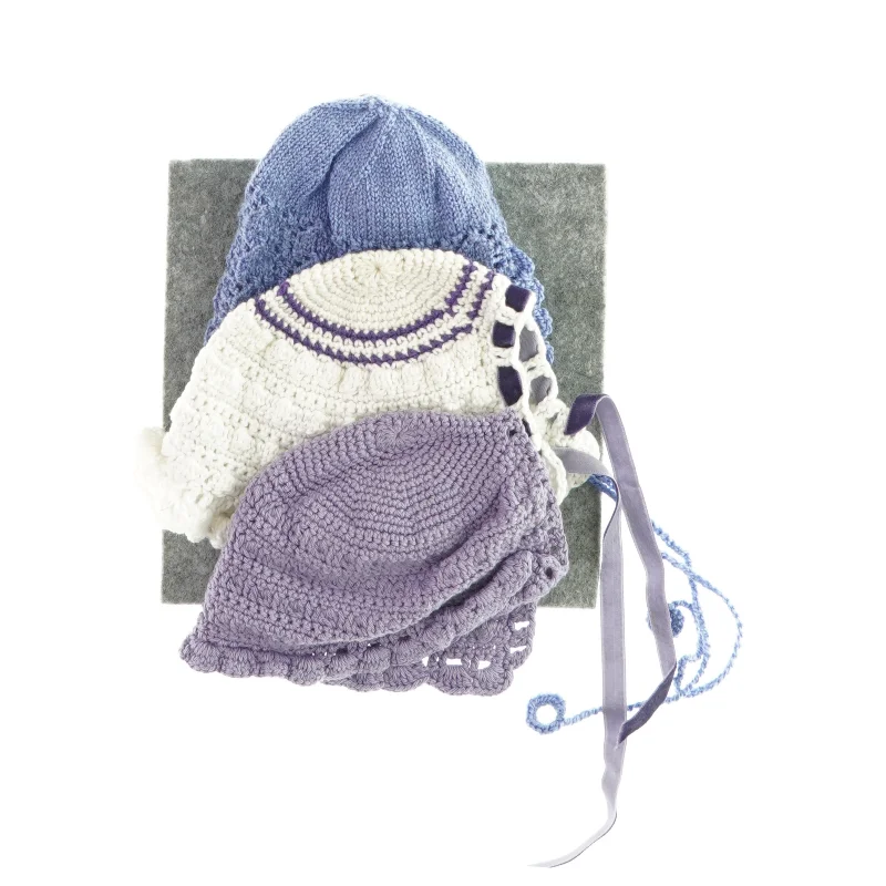 Strikkede babyhuer fra Ukendt