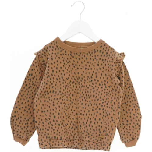 Brun sweater med sorte prikker fra Hust & Claire (str. 110)