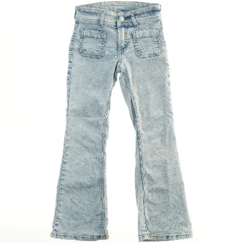 Lyseblå jeans med lommer fra H&M (str. 128)
