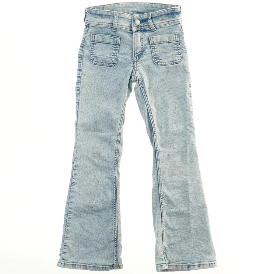 Lyseblå jeans med lommer fra H&M (str. 128)