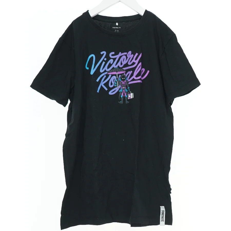 Fortnite T-shirt med 'Victory Royale' tekst fra Name It (str. 158)