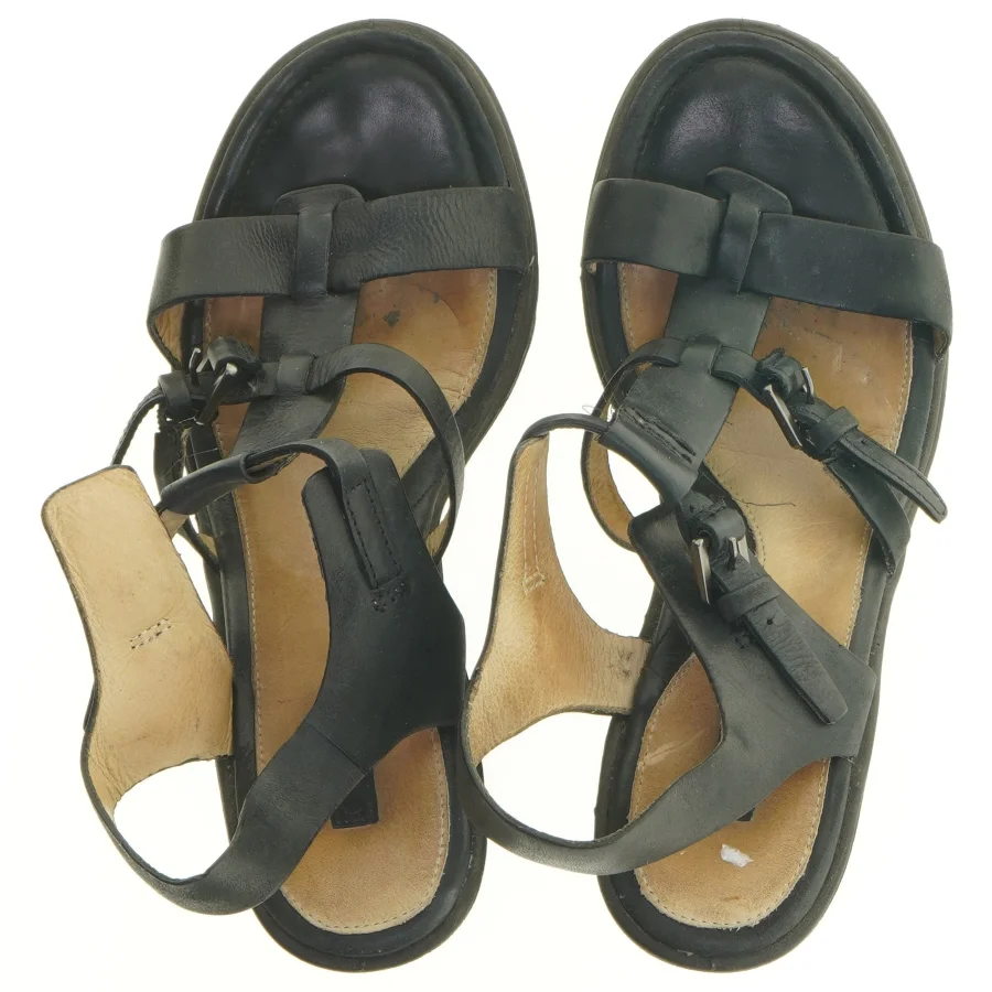 Sorte sandaler med kilehæl fra Ecco (str. 36)