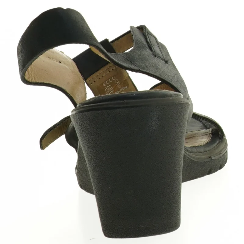 Sorte sandaler med kilehæl fra Ecco (str. 36)