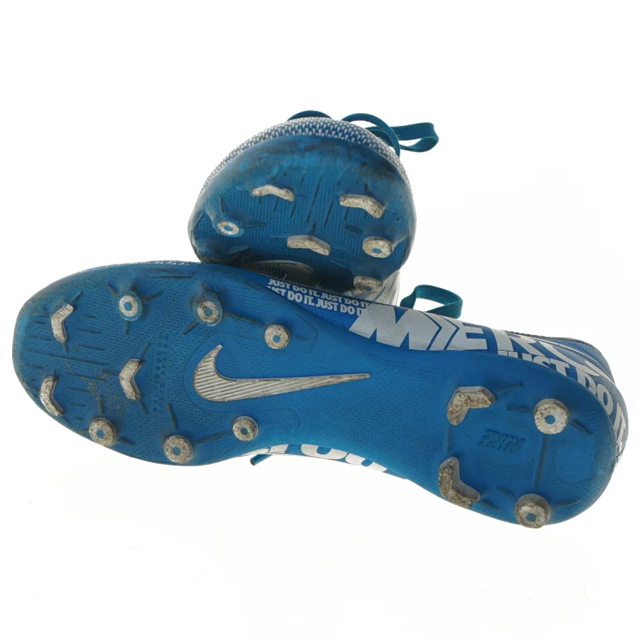 Nike fodboldstøvler str. 35 fra Nike (str. 35 )
