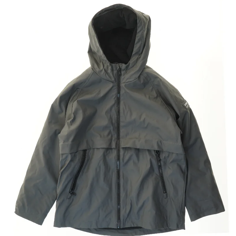 Regnjakke med hætte fra Zara (str. 152)