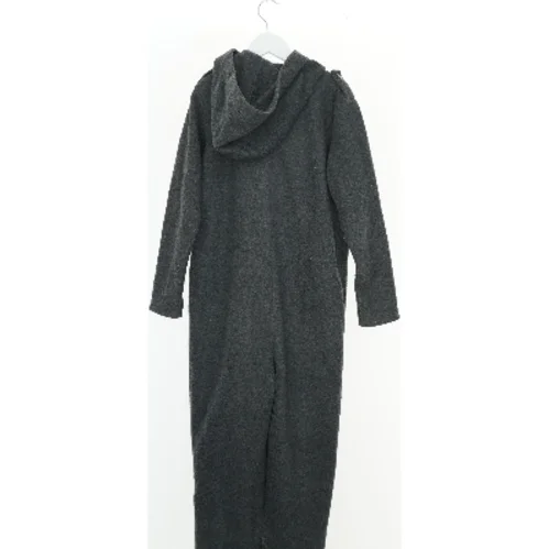 Heldragt med hætte (str. 134)