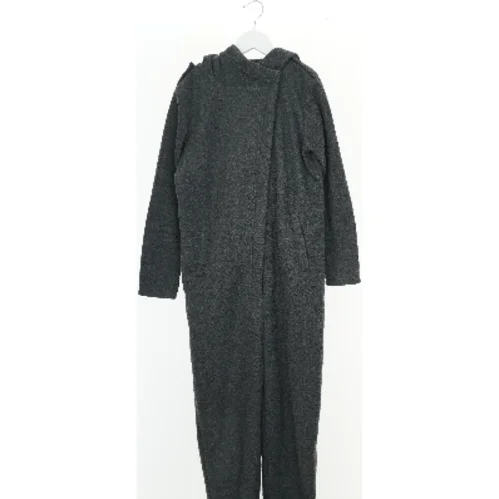 Heldragt med hætte (str. 134)