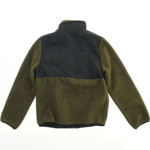 Fleecejakke med kontrastpanel fra H&M (str. 134)