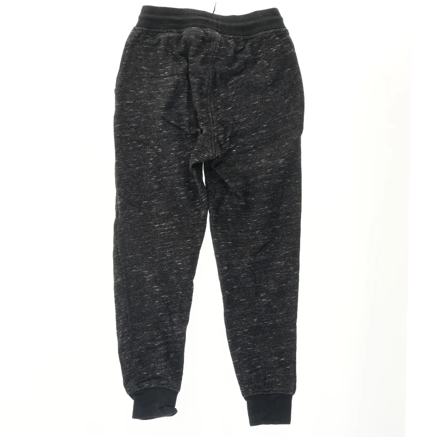 Sweatpants fra H&M (str. 140)