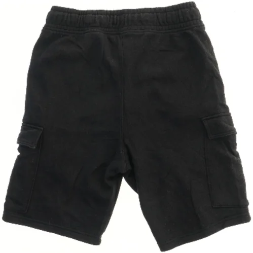 Sorte shorts med lommer fra H&M (str. 152)