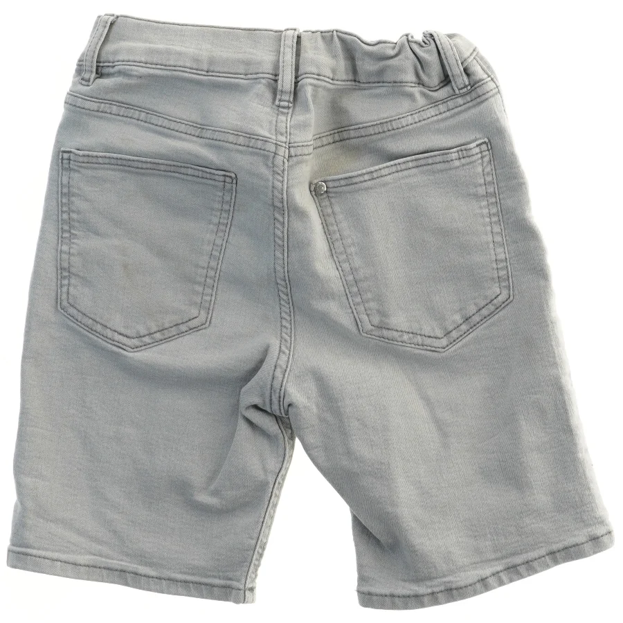 Grå shorts fra H&M (str. 134)