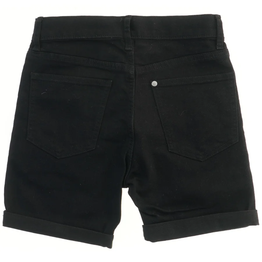 Korte bukser fra H&M (str. 140)