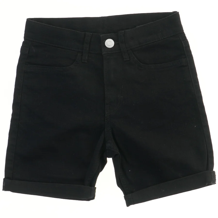 Korte bukser fra H&M (str. 140)