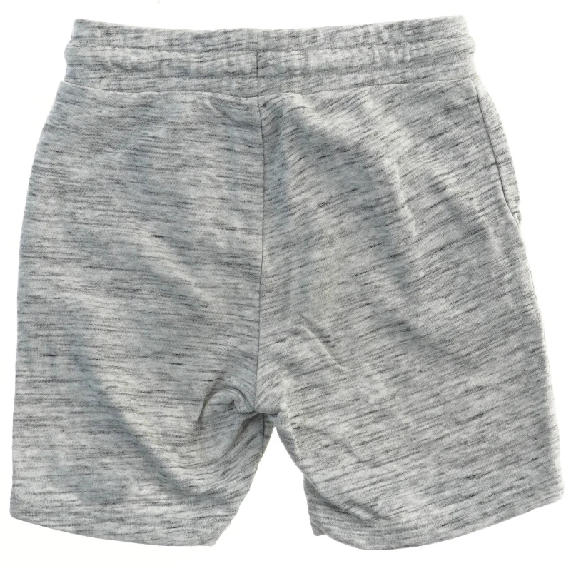 Grå sweatshorts fra H&M (str. 134)