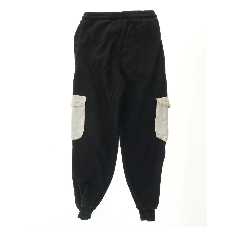 Joggingbukser med store lommer fra Zara (str. 152)