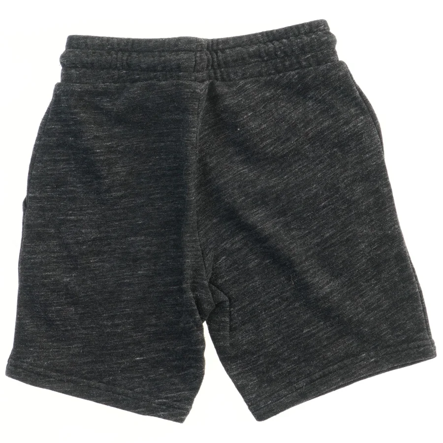 Sweatshorts fra H&M (str. 134)