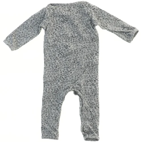 Heldragt med stjernemønster fra Soft Gallery  (str. 62)