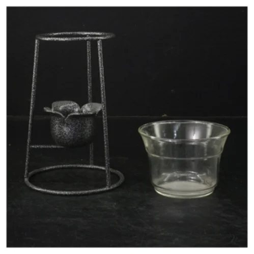 Glas vase og metal lysestage med ornament (str. Ø. 8,5 cm. længde, 17,5 cm)