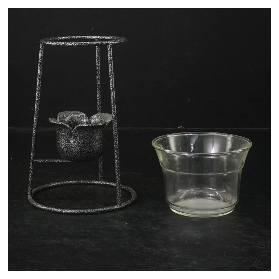 Glas vase og metal lysestage med ornament (str. Ø. 8,5 cm. længde, 17,5 cm)