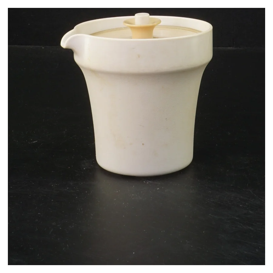 Plastikkande med låg fra Tupperware (str. 9x10 cm)