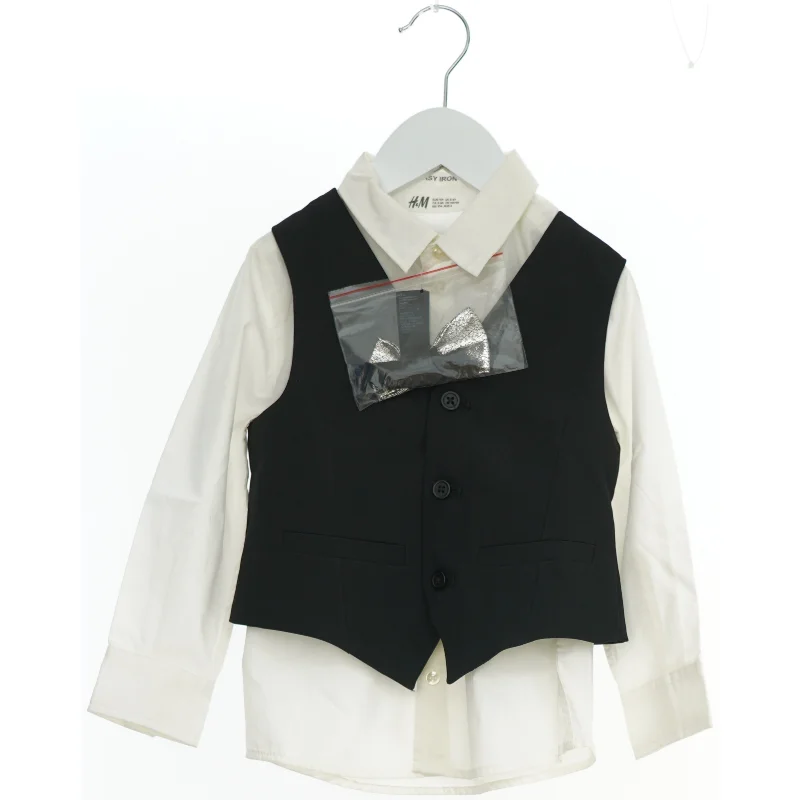 Børne skjorte med vest og butterfly fra H&M (str. 104)