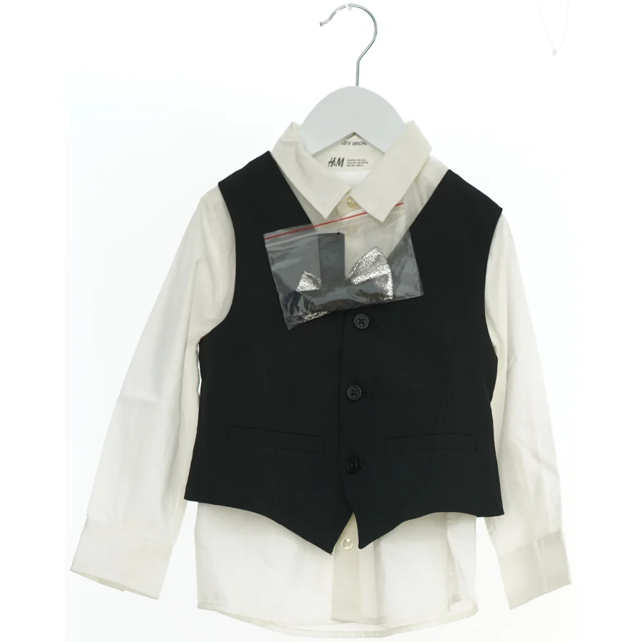 Børne skjorte med vest og butterfly fra H&M (str. 104)