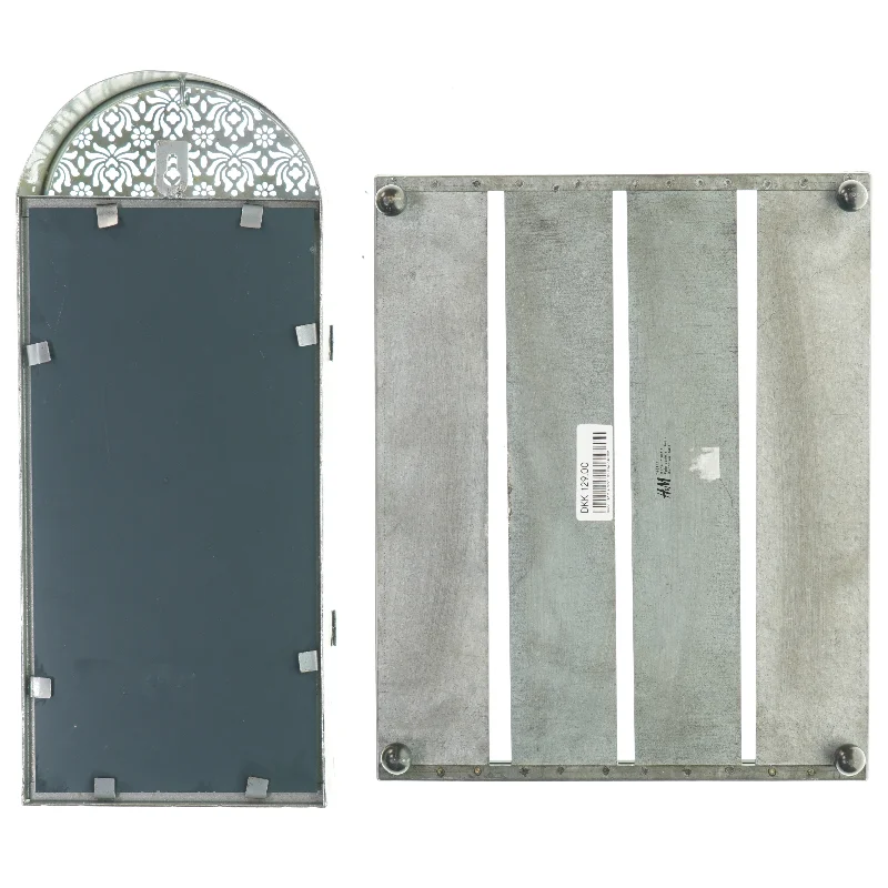 Dekorativt lille skab med glaslåge samt bakke (fra H&M) (str. 37 x 16 og 31 x 26cm)