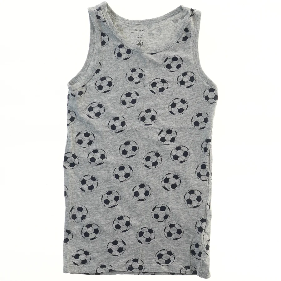 Tanktop med fodboldmønster fra Name It (str. 152)