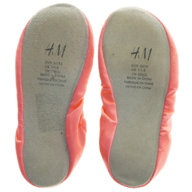Balletsko til børn fra H&M (str. 32-33 )