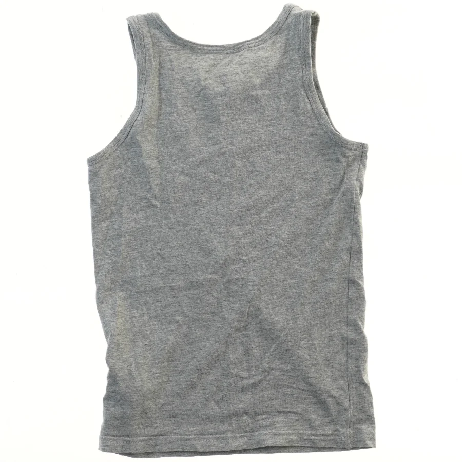 Grå tanktop fra Name It (str. 134)