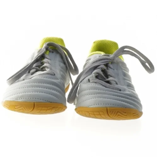 Indendørs fodboldsko, størrelse 35 fra Adidas (str. 35 )