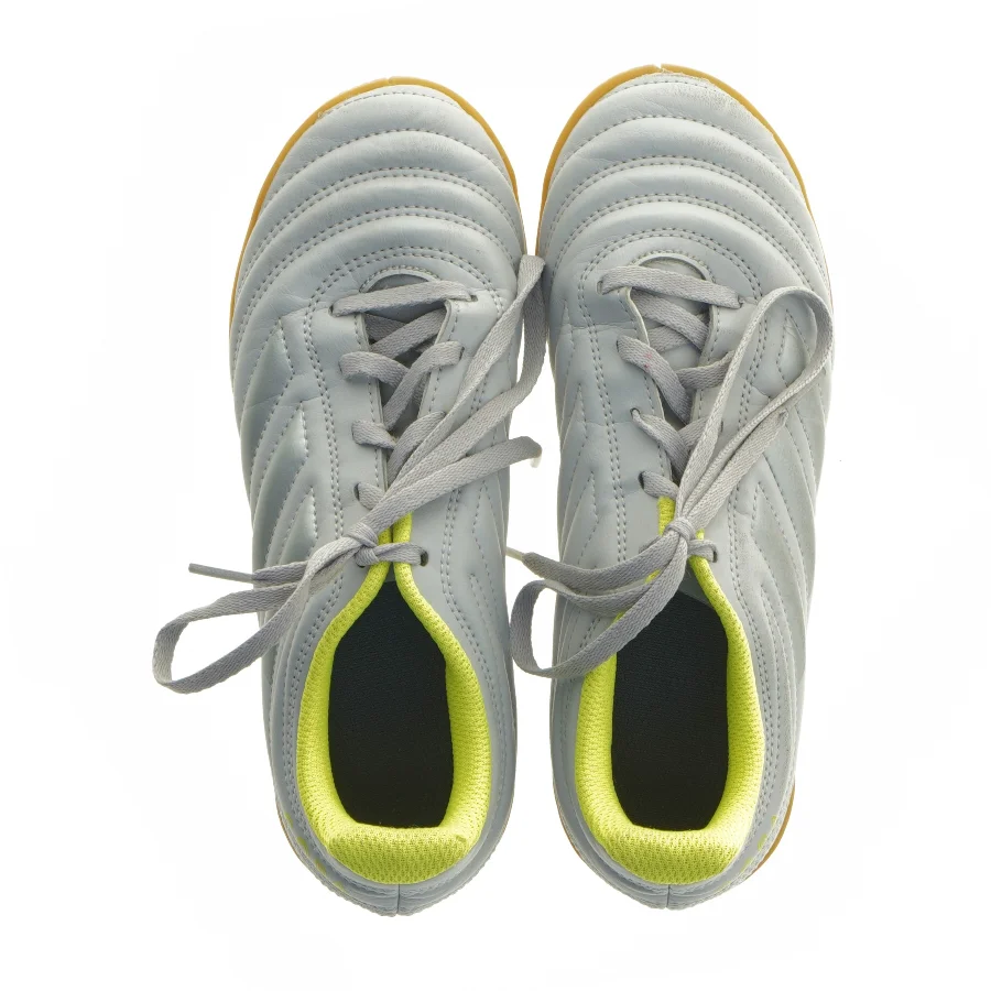 Indendørs fodboldsko, størrelse 35 fra Adidas (str. 35 )