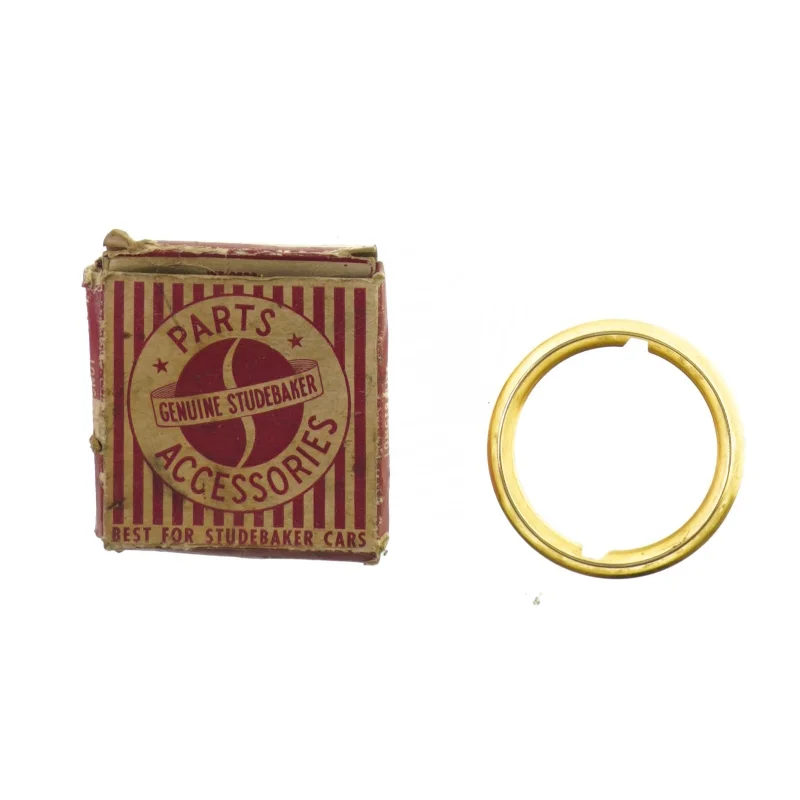 Biltilbehør fra Genuine Studebaker (str. 10 x 2 cm)
