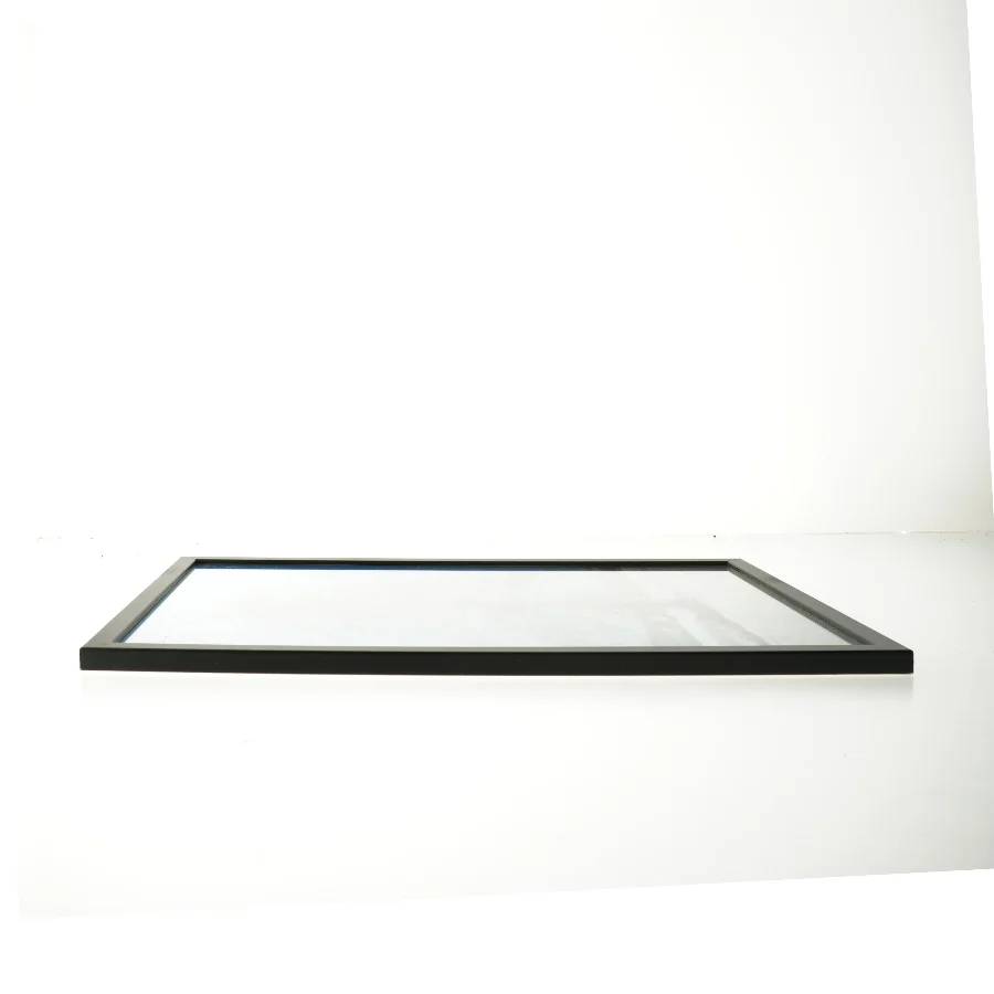 Sort billedramme med landskabsmotiv (str. 30x42 cm)