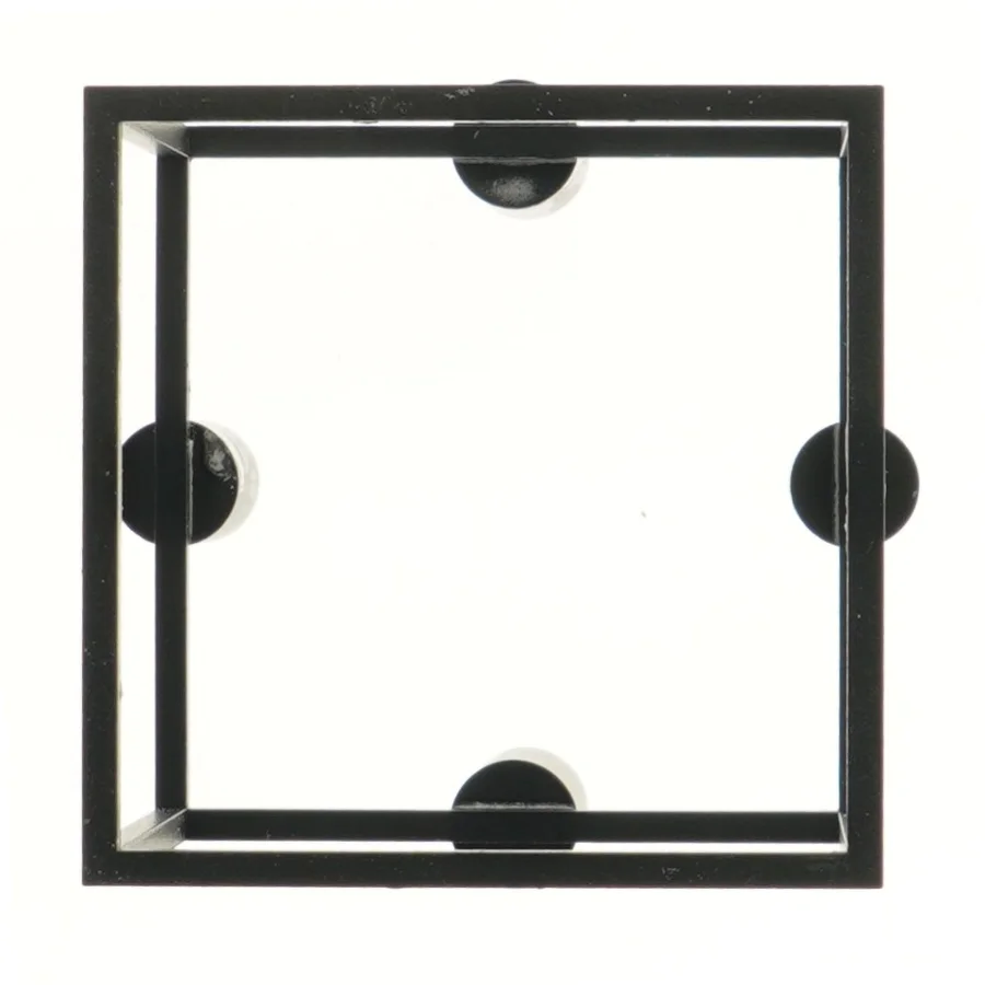 Kubus lysestage (str. 20x14 cm) i støbejern.