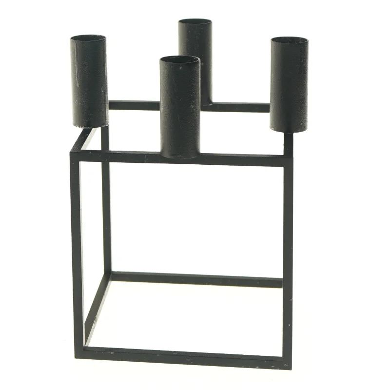 Sort kubus lysestage til fire lys,  (str. 20x14 cm).